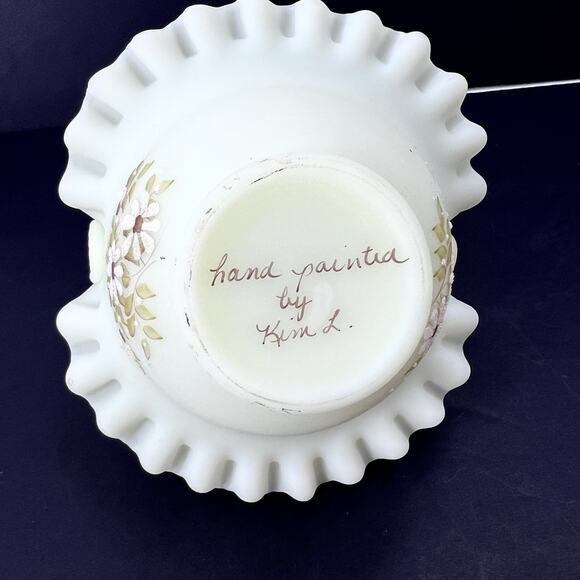 Fenton Satin Ruffled Basket Uranium Custard Glass Hand Painted Daisies - Signed - Picture 12 of 12